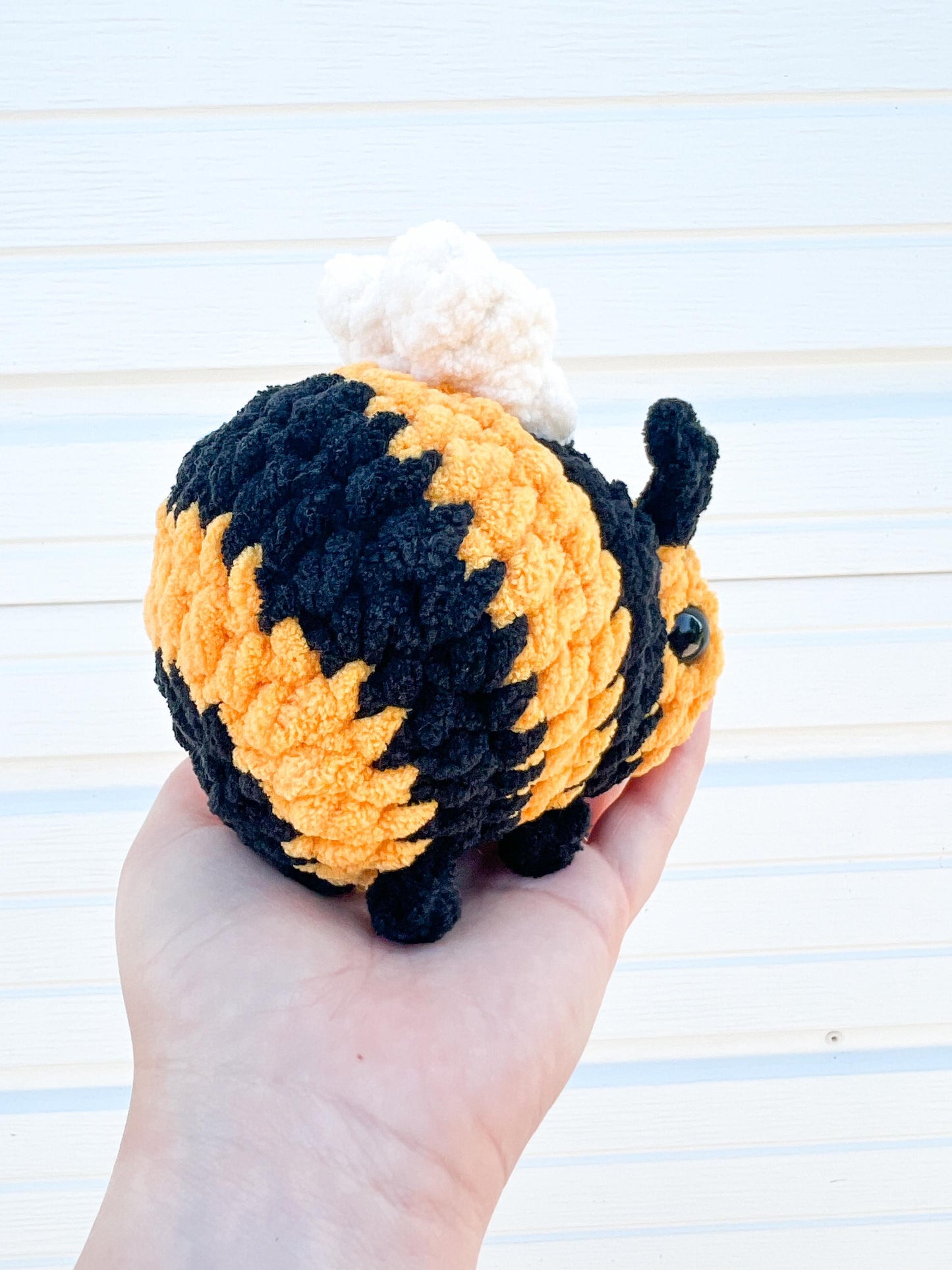 Bee Plushie – Handmade Crochet Bumblebee Toy – Soft Stuffed Animal – Cute Baby Shower Gift or Farmhouse Decor
